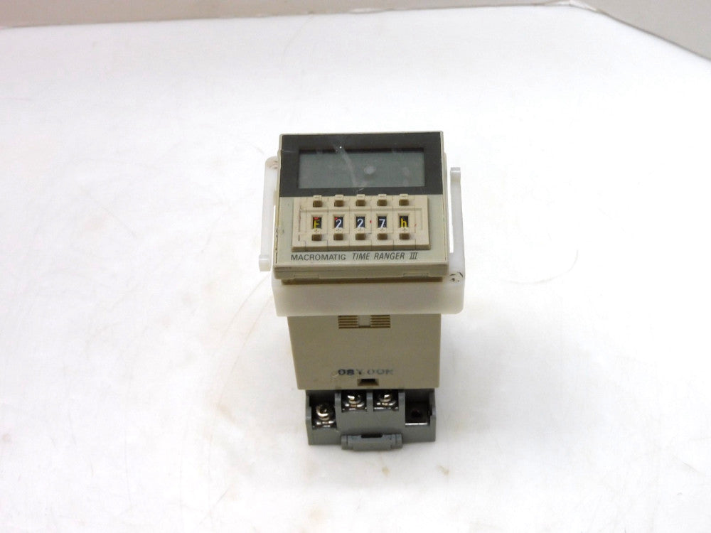 Macromatic 9816U1 Timer 24-240vac w/ Idec SR3P-05 Base