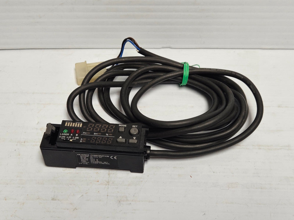 KEYENCE DIGITAL LASER SENSOR LV-21A LV21A 12-24VDC - USED
