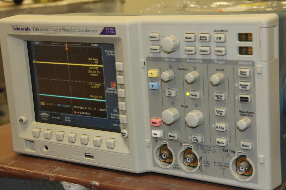 TEKTRONIX TDS 3032C 300MHz 2.5GS/s Digital Phosphor Oscilloscope Read Descriptio