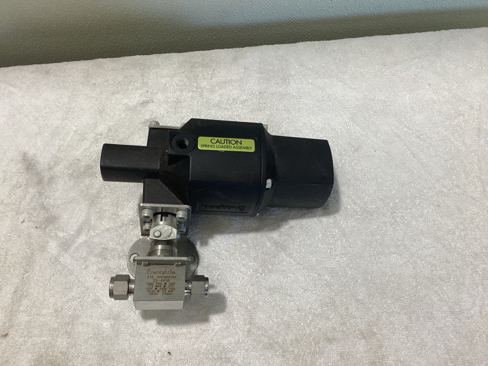 Swagelok 133 SR Actuator With Swagelok SS-44S6 Valve