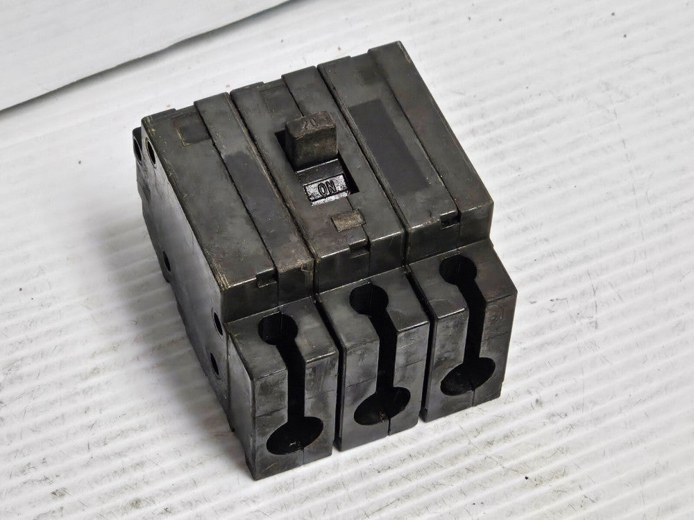 SQUARE D CIRCUIT BREAKER EHB34020 20 A AMP 3P 3 POLE 480Y/277V - DAMAGED