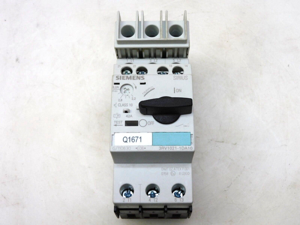 SIEMENS 3RV1021-1DA10 MANUAL MOTOR STARTER 2,2-3,2A W/ 3RV1901-1E & 3RV1928-1H
