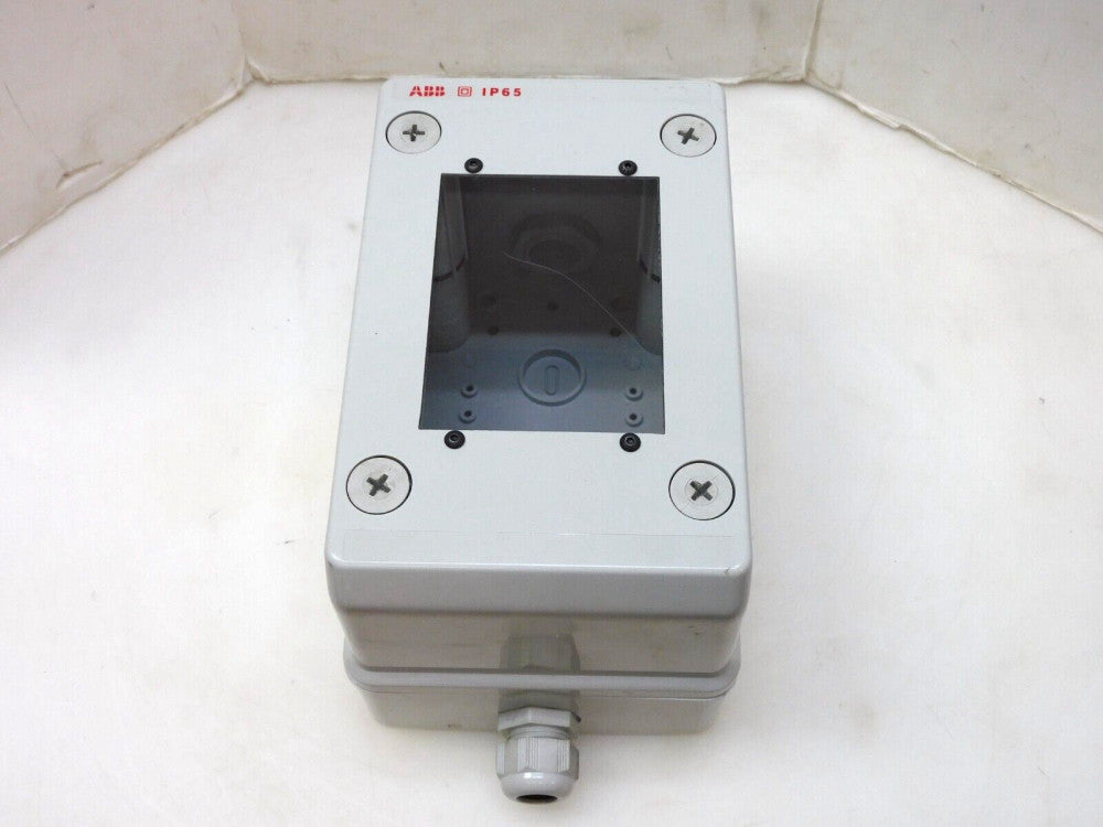 ABB IP65 SEE IN PLASTIC ELECTRICAL ENLCOSURE M128040000 SCRATCHED 8"x5"x5-1/4" D