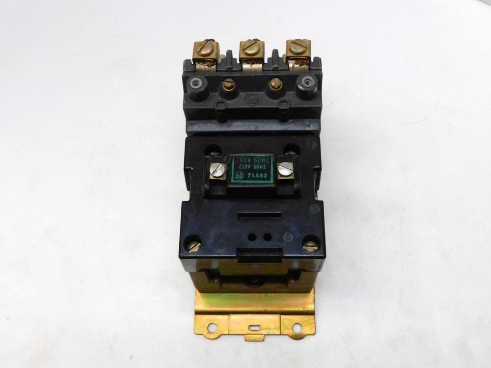 ALLEN BRADLEY 702-BOA92 SER K CONTACTOR SIZE 1 240V COIL 60Hz 702-B0A92