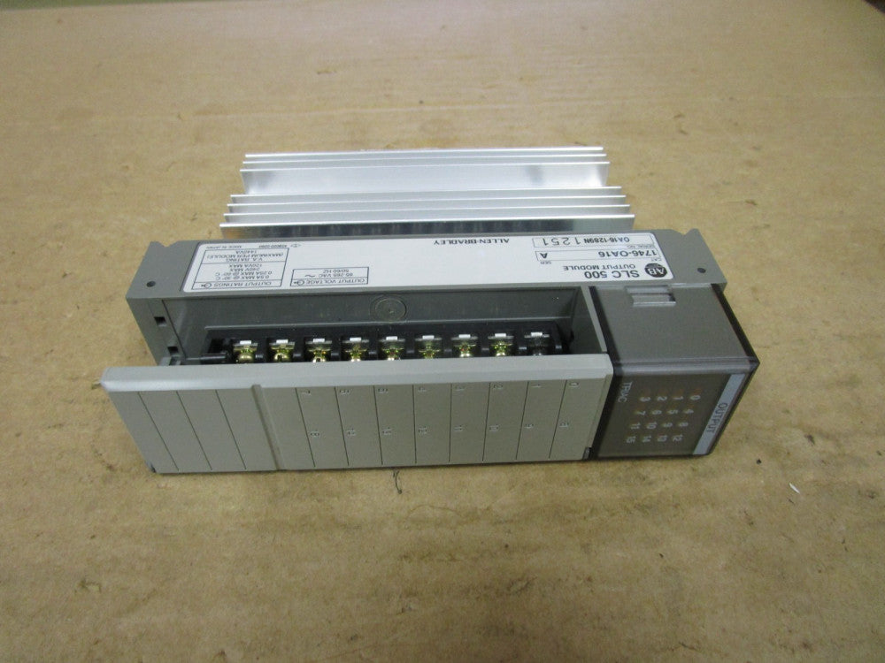ALLEN BRADLEY SLC 500 OUTPUT MODULE 1746-OA16 SER A