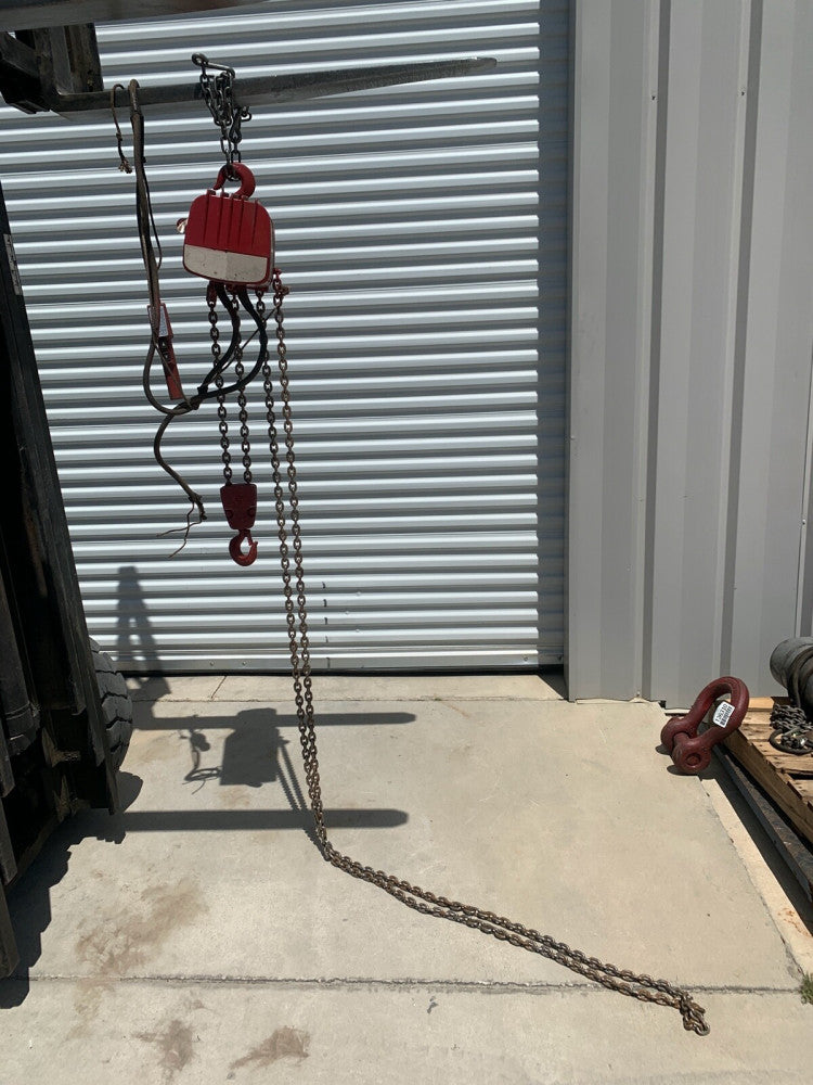 Dayton Electric Chain Hoist 9N100B (20 ft lift) 3 phase power