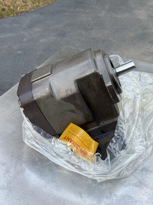 Oilgear PVWH20 -LSAY-CFNN-P170 Axial Piston Hydraulic Pump - Unused - READ