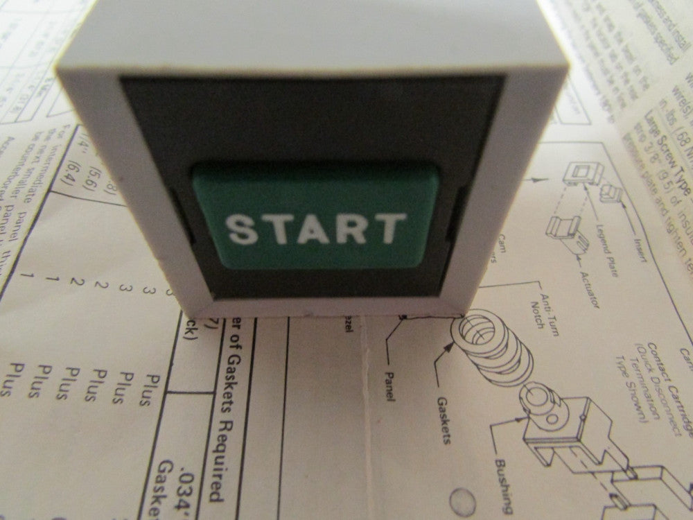 ALLEN BRADLEY 800MS A1A19 Square Green Flush Head 800M START Push Button