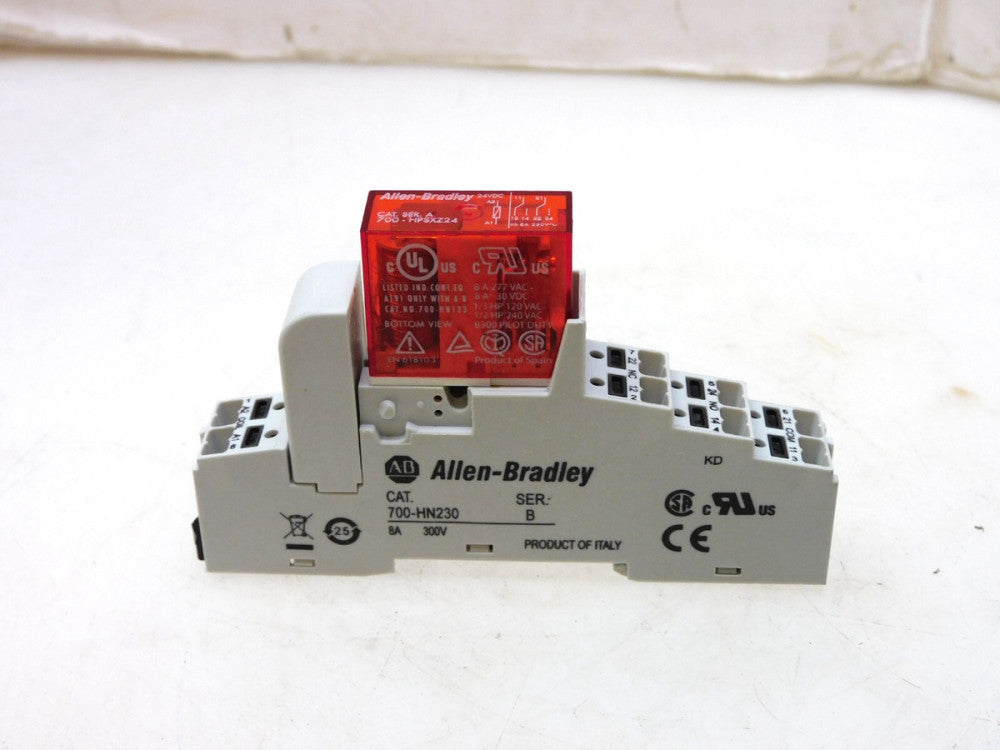 ALLEN BRADLEY RELAY 700-HPSXZ24 SER A W/ BASE 700-HN230 SER B