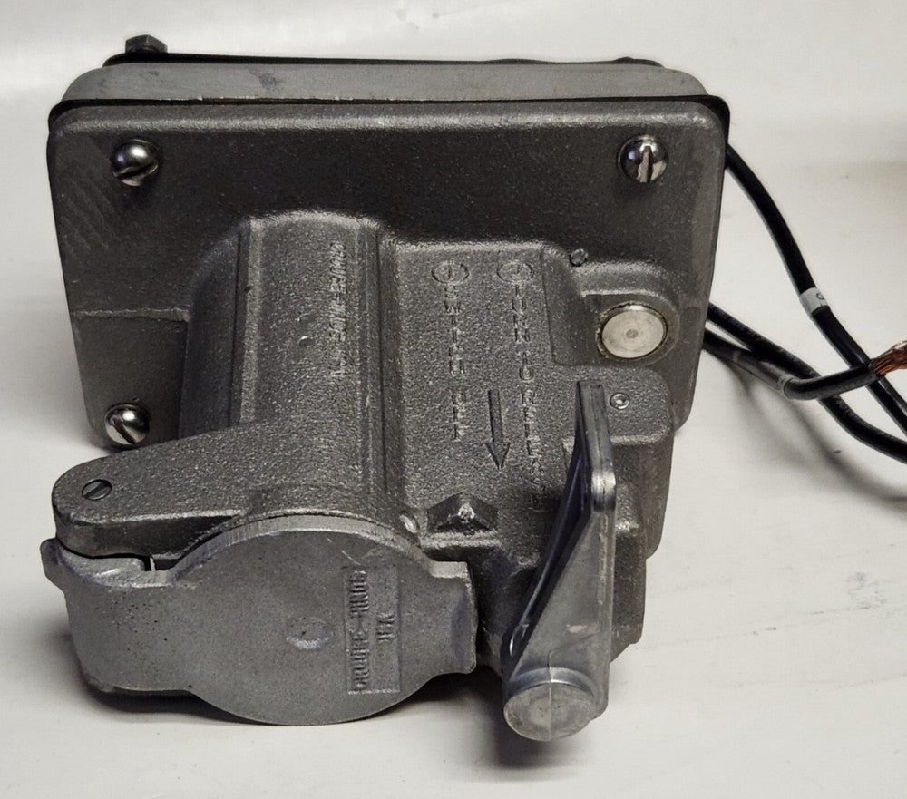 CROUSE HINDS 7565-D Circuit Breaking Receptacle 7565 D 3 Wire