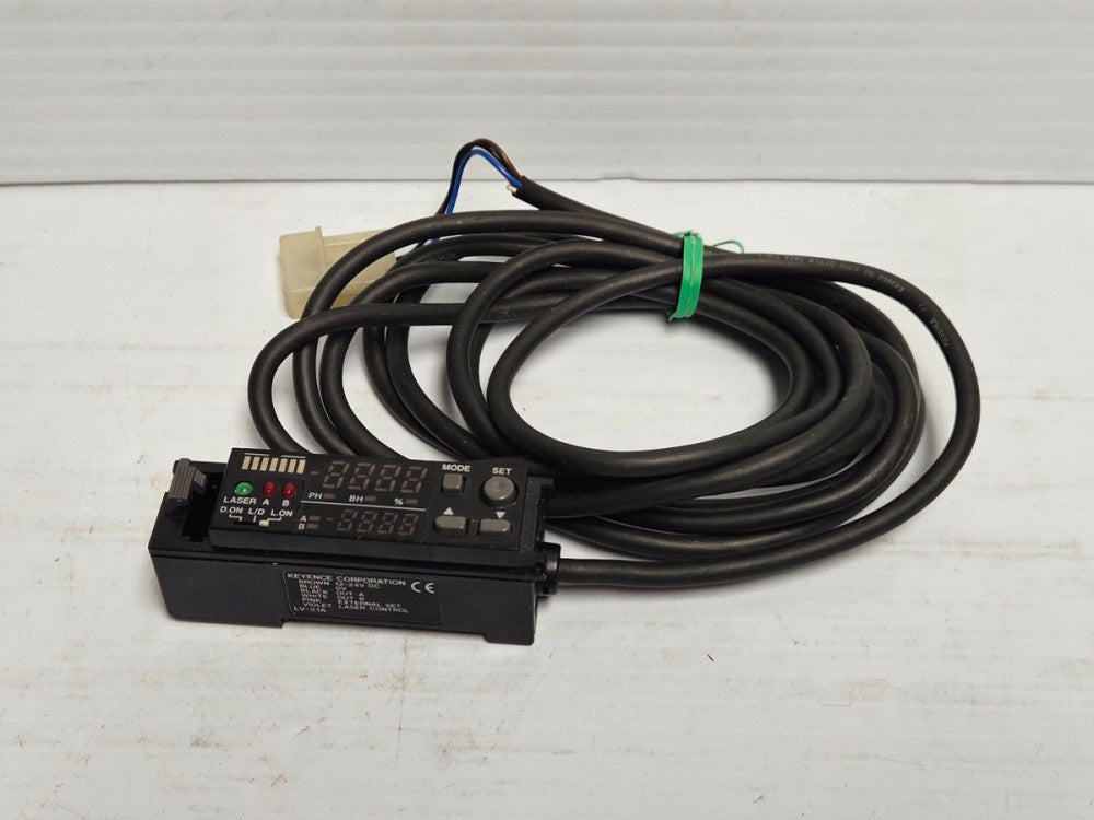 KEYENCE DIGITAL LASER SENSOR LV-21A LV21A 12-24VDC - USED