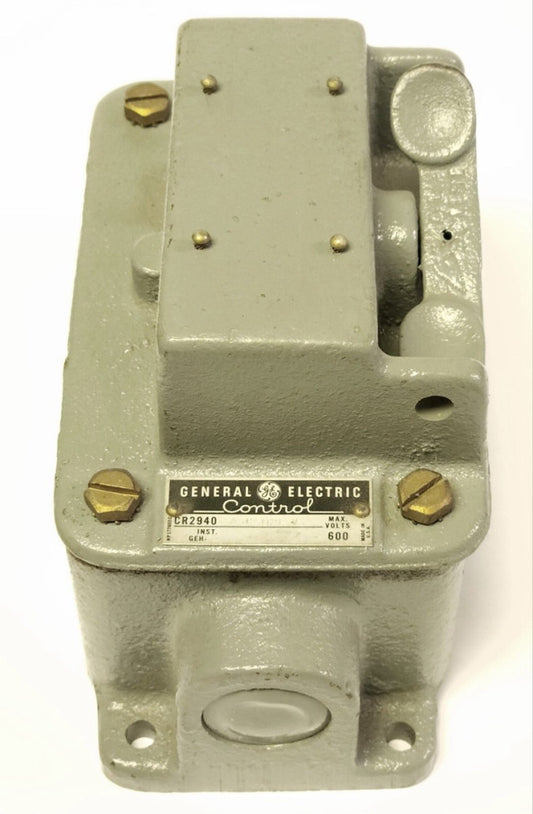 GENERAL ELECTRIC CR2940 AJ202EV Heavy Duty Manual Motor Starter ON OFF Switch