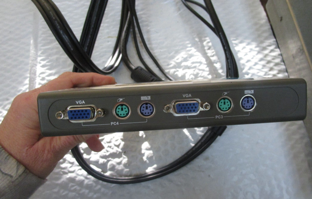 D-Link DKVM-4K -Port KVM Switch H/W VER A1 F/W VER 1.00