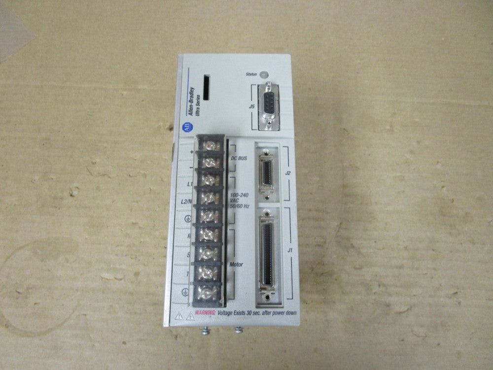 ALLEN BRADLEY 1398-DDM-005X SERVO DRIVE REV R 120/240V 1 PH VER 1.36