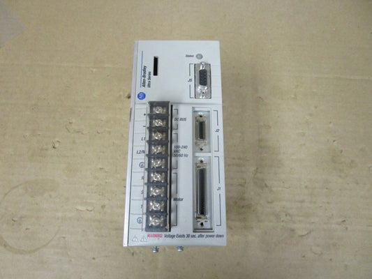 ALLEN BRADLEY 1398-DDM-005X SERVO DRIVE REV R 120/240V 1 PH VER 1.36