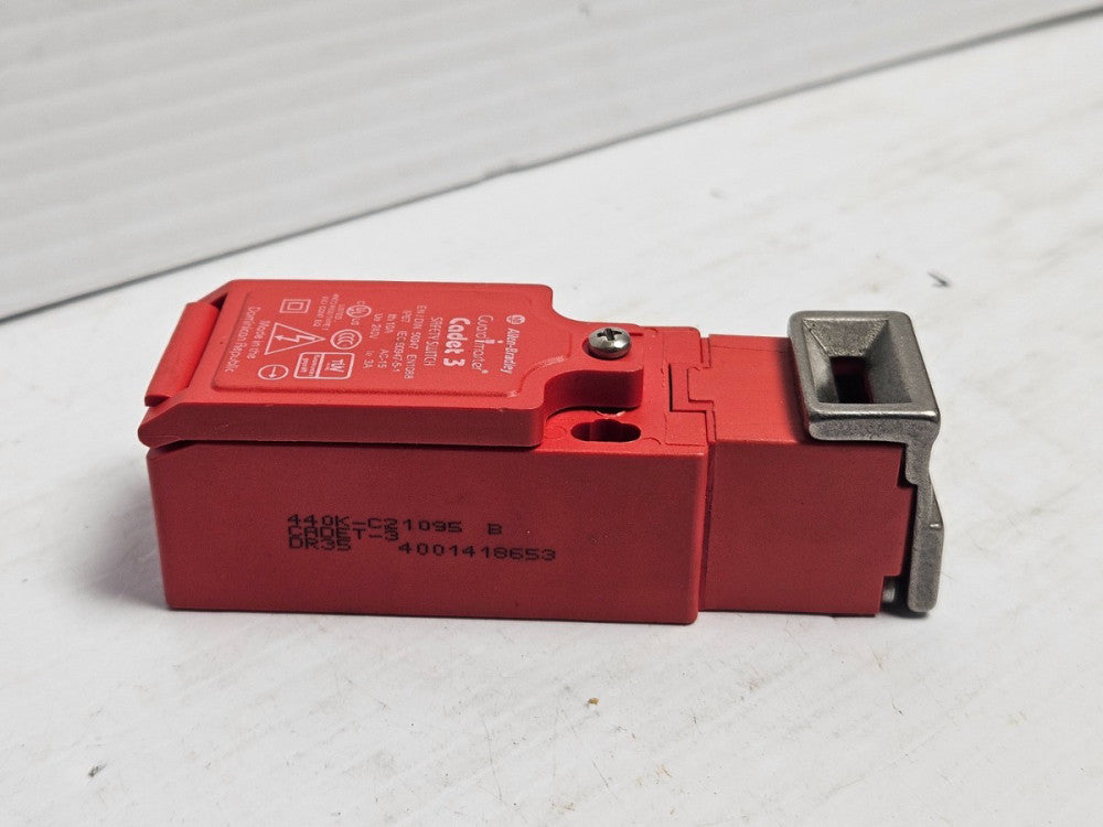 ALLEN BRADLEY GUARD MASTER SAFETY SWITCH 440K-C21095 CADET 3 - USED