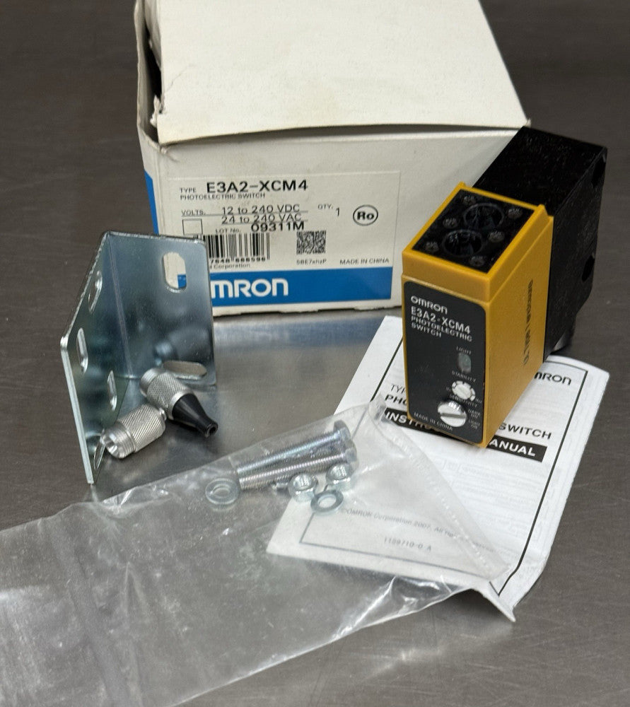 Omron Photoelectric Switch E3A2-XCM4 - Unused - Missing Connector