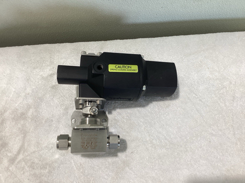 Swagelok 133 SR Actuator With Swagelok SS-45S8-33C Valve