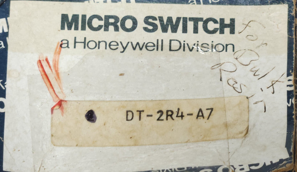 HONEYWELL MICRO SWITCH DT 2R4 A7 Snap Action Limit Switch 1 NO 1 NC 10 AMP 125