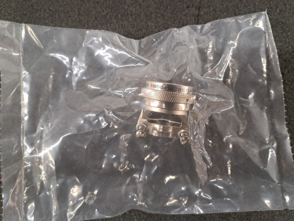 New, Glenair, M85049/38S21N, CONN CABLE CLAMP SZ21 G SILVER