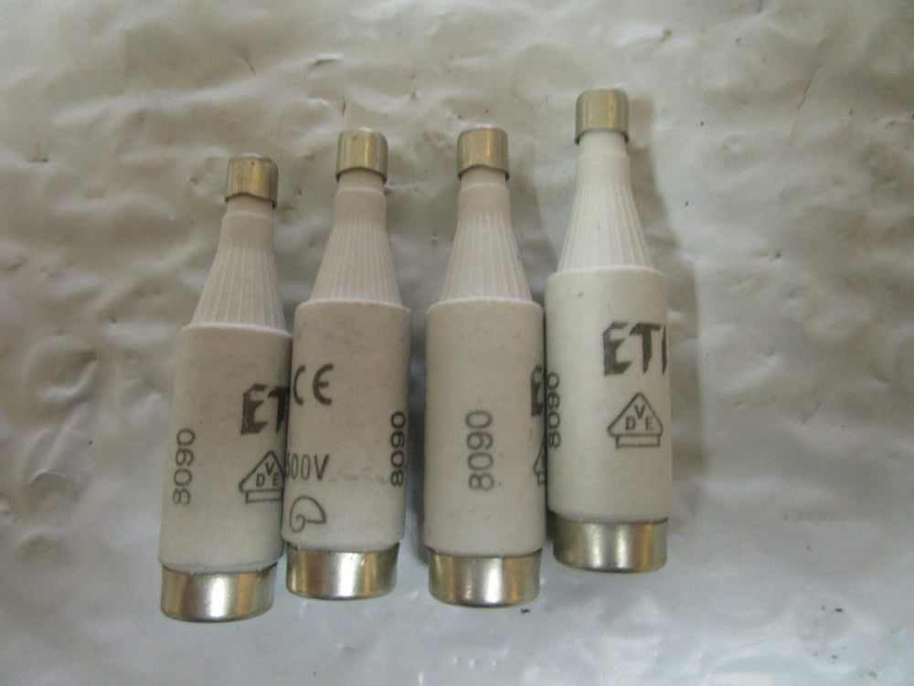 NEW LOT OF 4 ETI BOTTLE FUSE 4/500 8090 4A AMP 500V VOLT