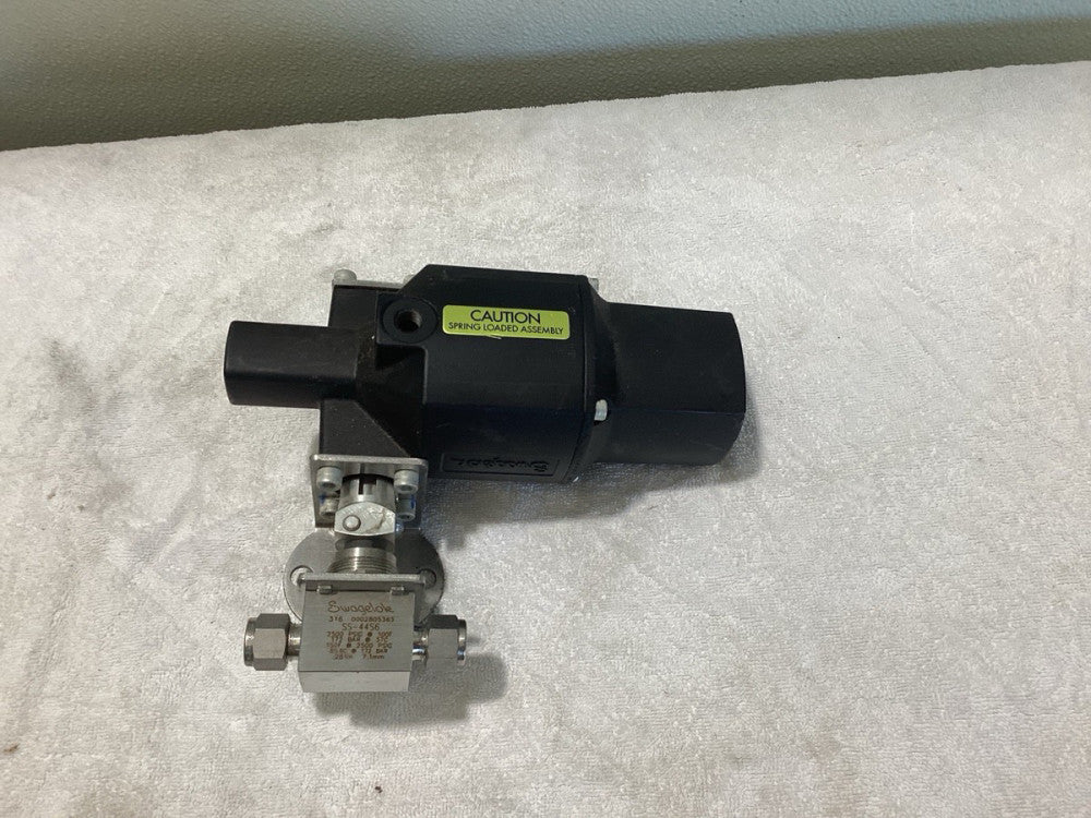 Swagelok 133 SR Actuator With Swagelok SS-44S6 Valve