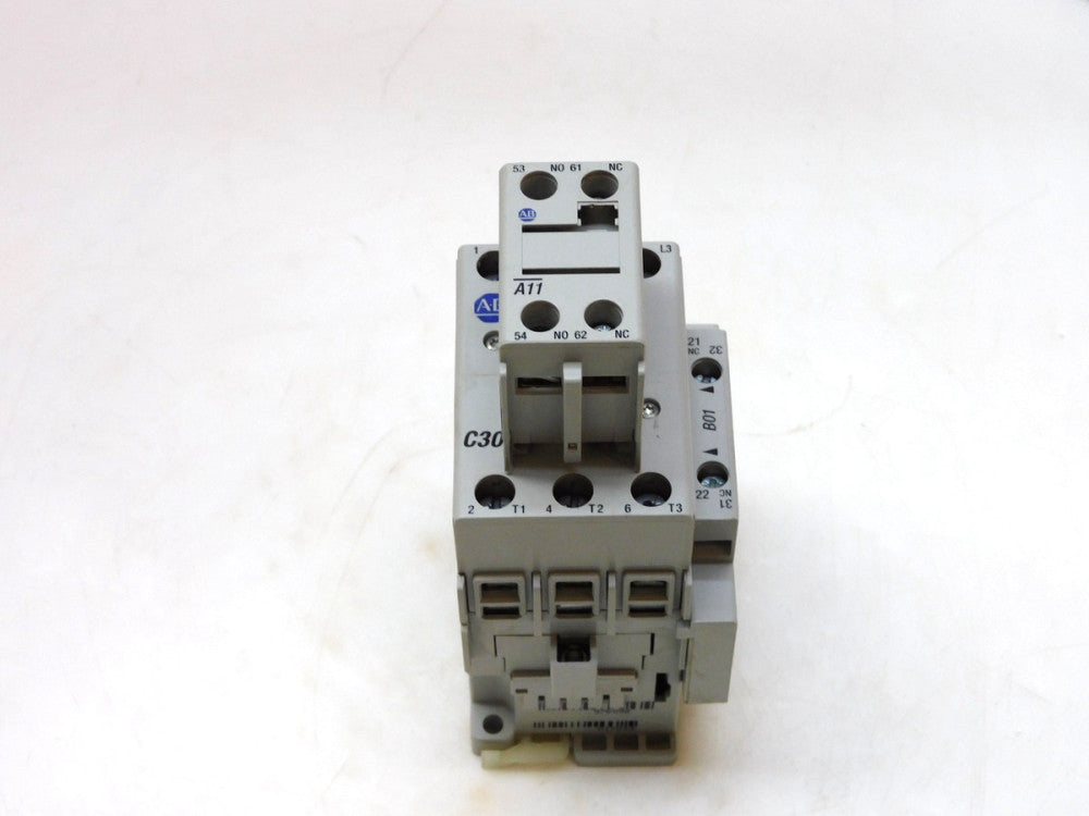 ALLEN-BRADLEY 100-C30*00 SER C CONTACTOR 690V 10A W/ AUX CONTACT 100-F SER B