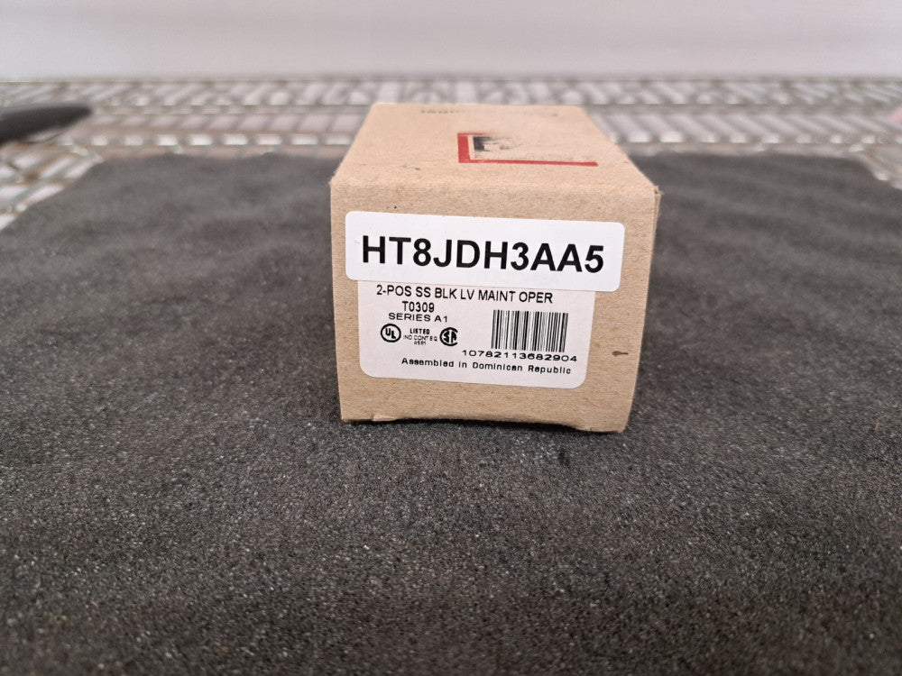 New, Cutler-Hammer, HT8JDH3AA5, Selector switch