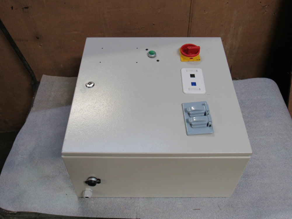 NO NAME ELECTRICAL ENCLOSURE 500X500X250MM (19.5"X19.5"X10.5") W/ Backplate