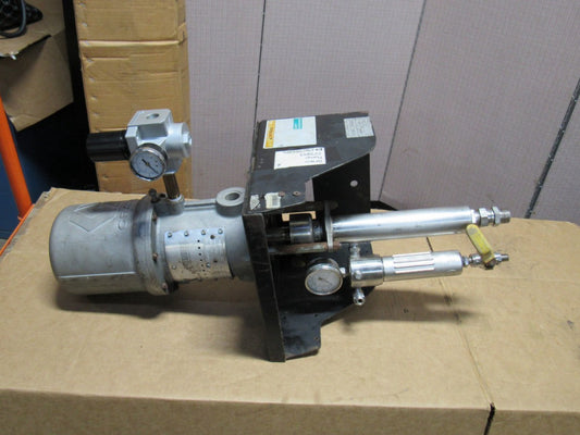GRACO PNEUMATIC PISTON PUMP 223843 232211 207-352 1 GPM 30:1 RATIO