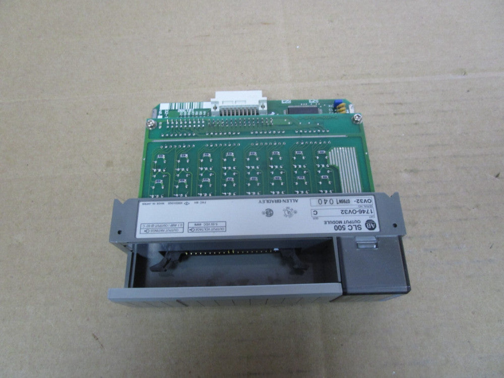 ALLEN BRADLEY SLC 500 OUTPUT MODULE 1746-0V32 SER C 1746-OV32