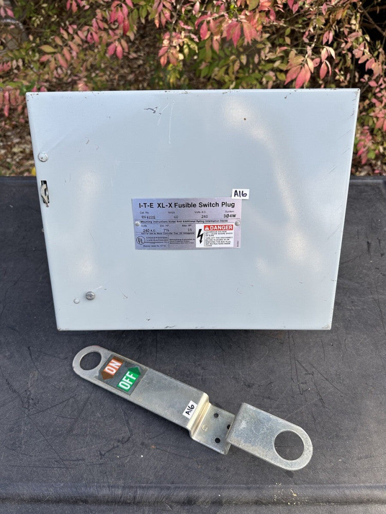ITE SIEMENS RV422G 60 AMP 240V 3P4W XL-X Fusible Busway Switch Bus Plug Used