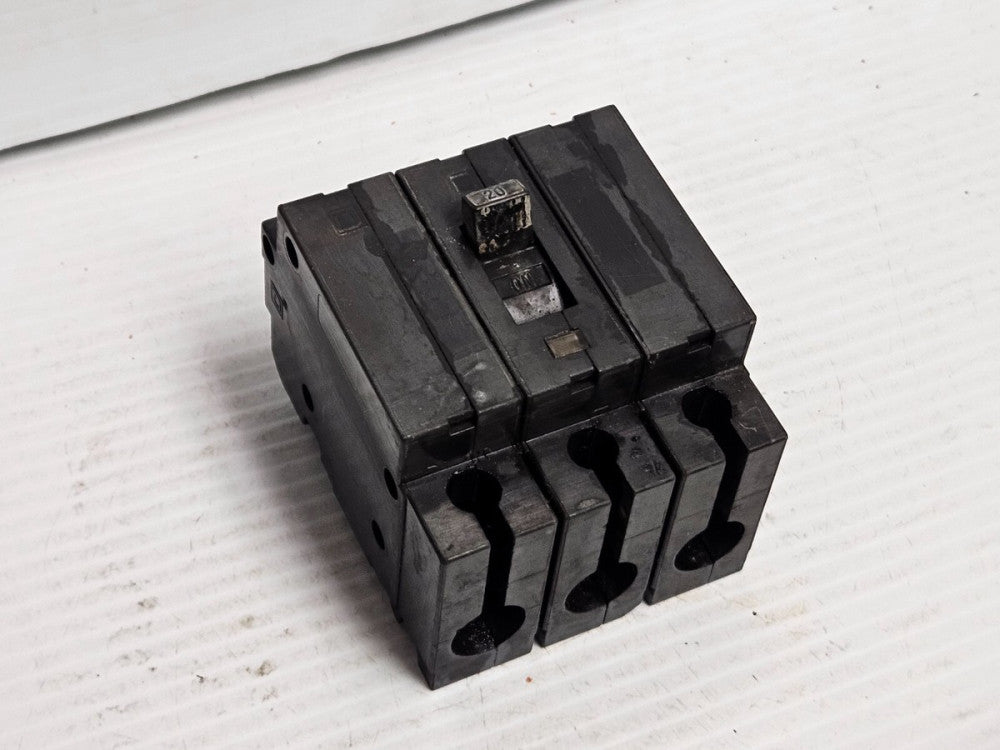 SQUARE D CIRCUIT BREAKER EHB34020 20 A AMP 3P 3 POLE 480Y/277V - USED