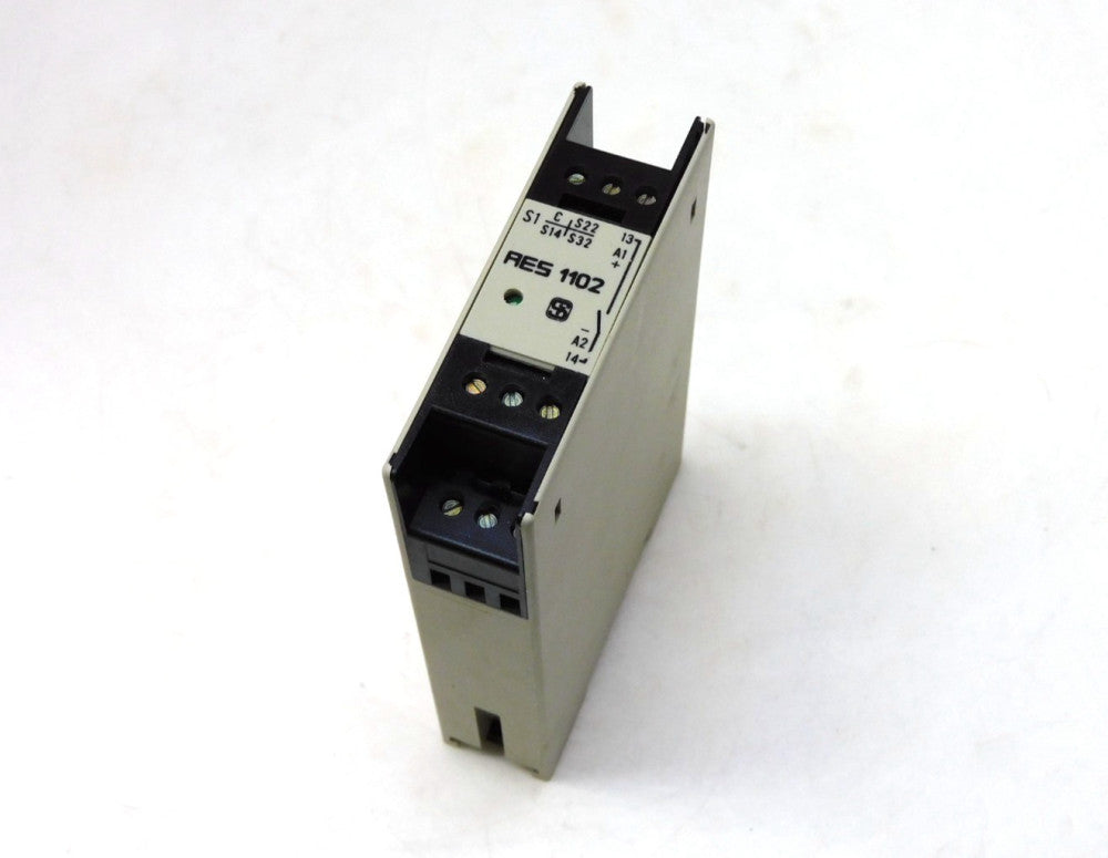 Schmersal AES 1102.1 Safety Monitoring Module 110vac
