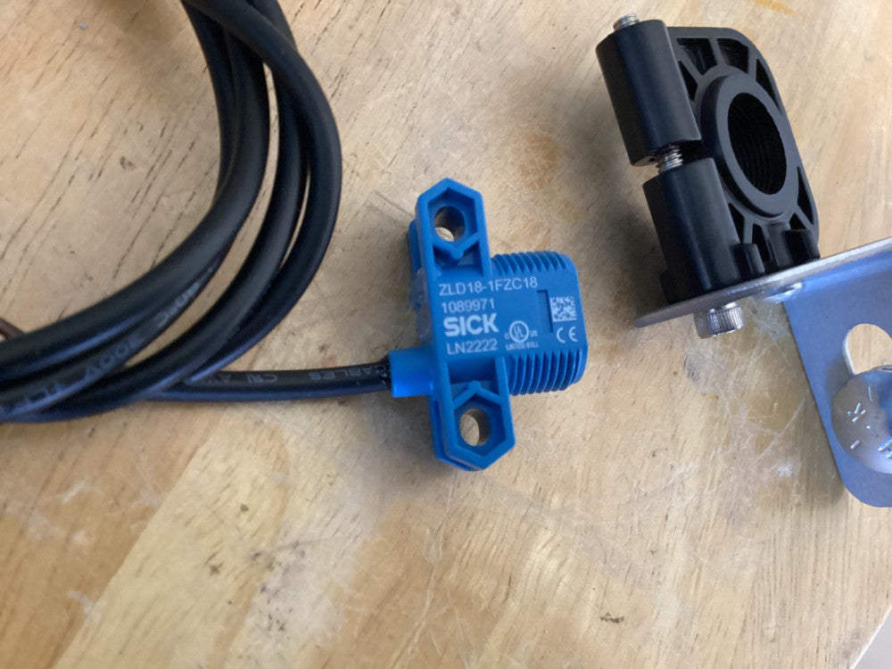 Sick 1089971 / ZLD18-1FZC18 Photoelectric Sensor Reflector And Mounting Brackets
