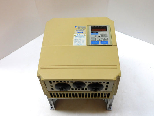 YASKAWA CIMR-PCA42P2 VARISPEED AC INVERTER DRIVE 606PC3 400V 2.2KW DAMAGED CASE