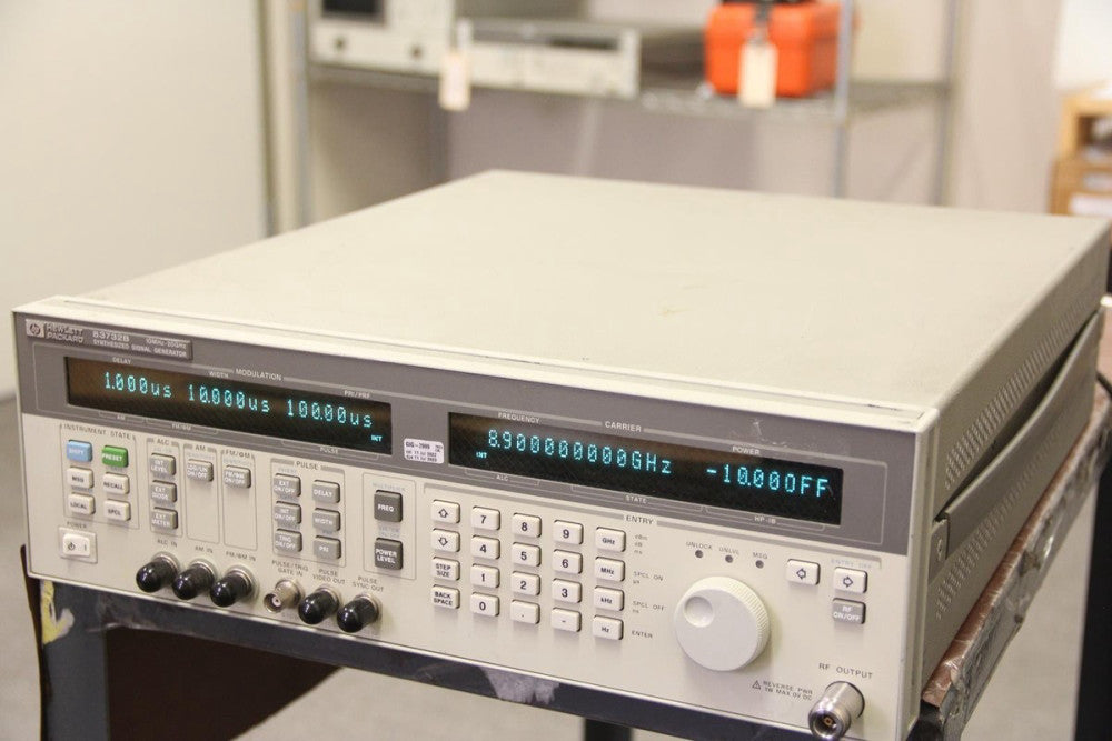 HP HEWLETT PACKARD 83732B 10MHz-20GHz Synthesized Signal Generator Bent Port
