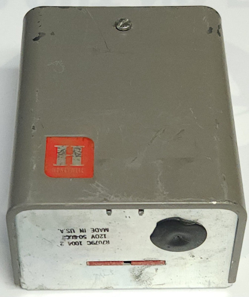 HONEYWELL R7079C 1004 2 Versa Tran Thermistor Sensor Amplifier Relay