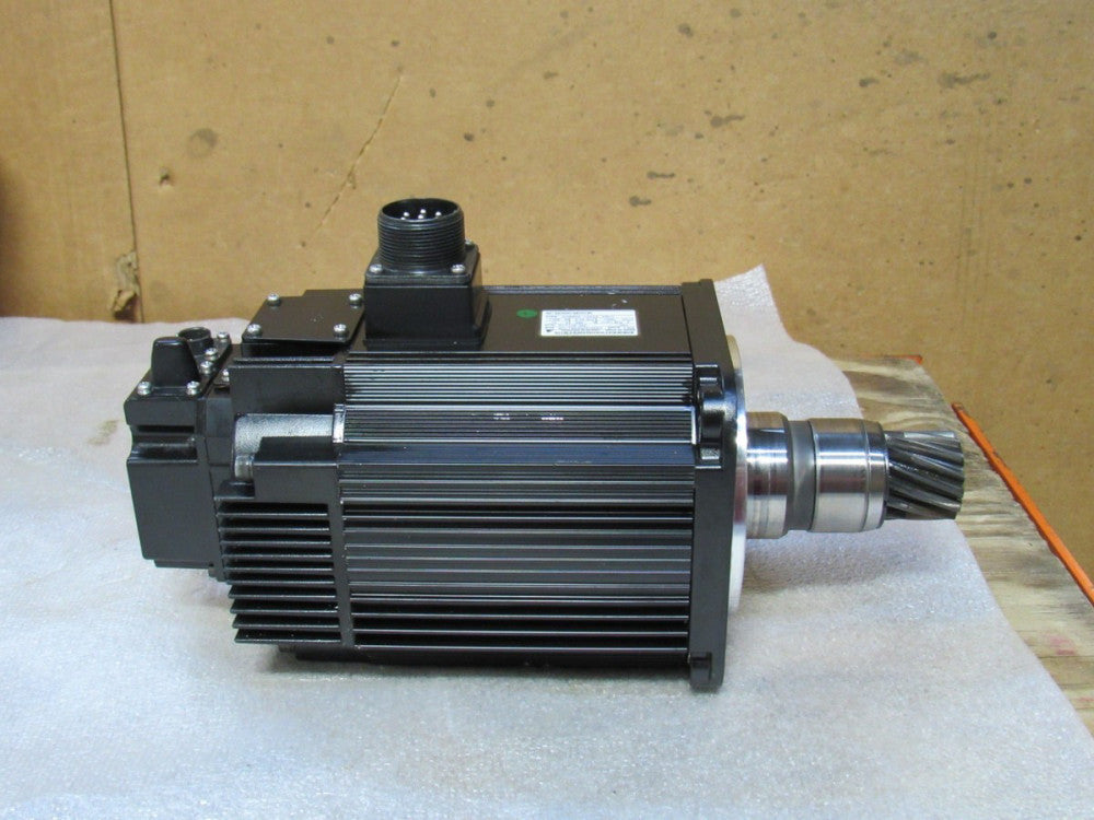 YASKAWA AC SERVO MOTOR SGMRS-13A2A-YR11 1300W 1500RPM 200V 8.34N•M 14A