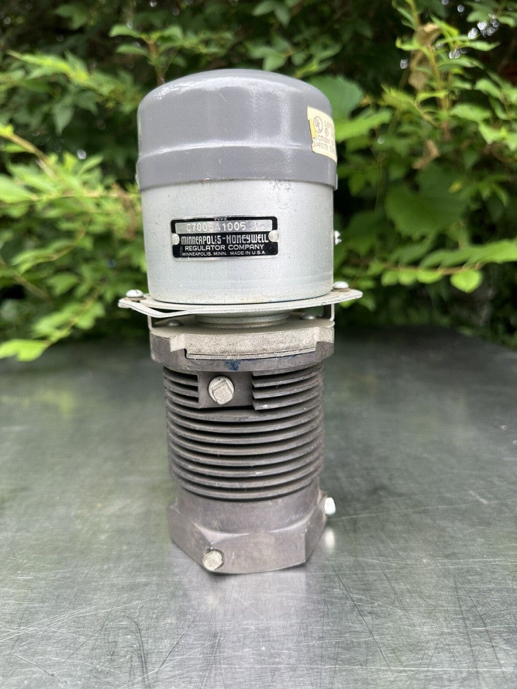 Honeywell Photocell Mount Electronic Circuit C7003A 1005