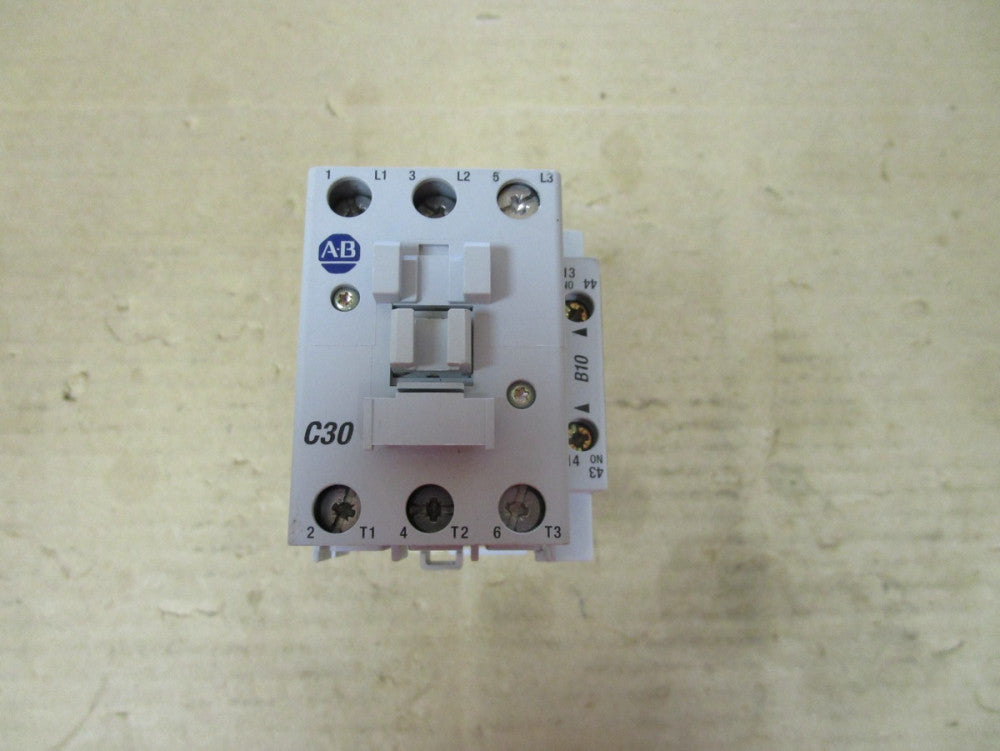 ALLEN BRADLEY CONTACTOR 100-C30Z*00 SER B 24V COIL w/ 100-S