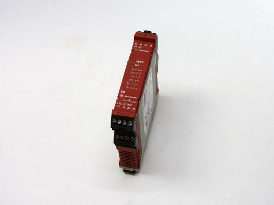 ALLEN BRADLEY PN-94113 GUARD MASTER SAFETY RELAY EXPAND MODULE 440R-EM4R2 SER A