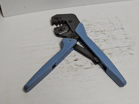 AMP Crimp Tool E9833 RG 58 59 - used