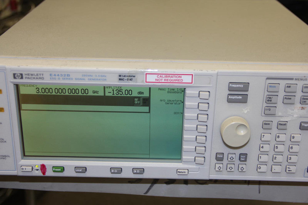 AGILENT E4432B 250kHz-3.0GHz ESG-D Signal Genrator H97 UN5 UN8 UN9 UND Bent Port