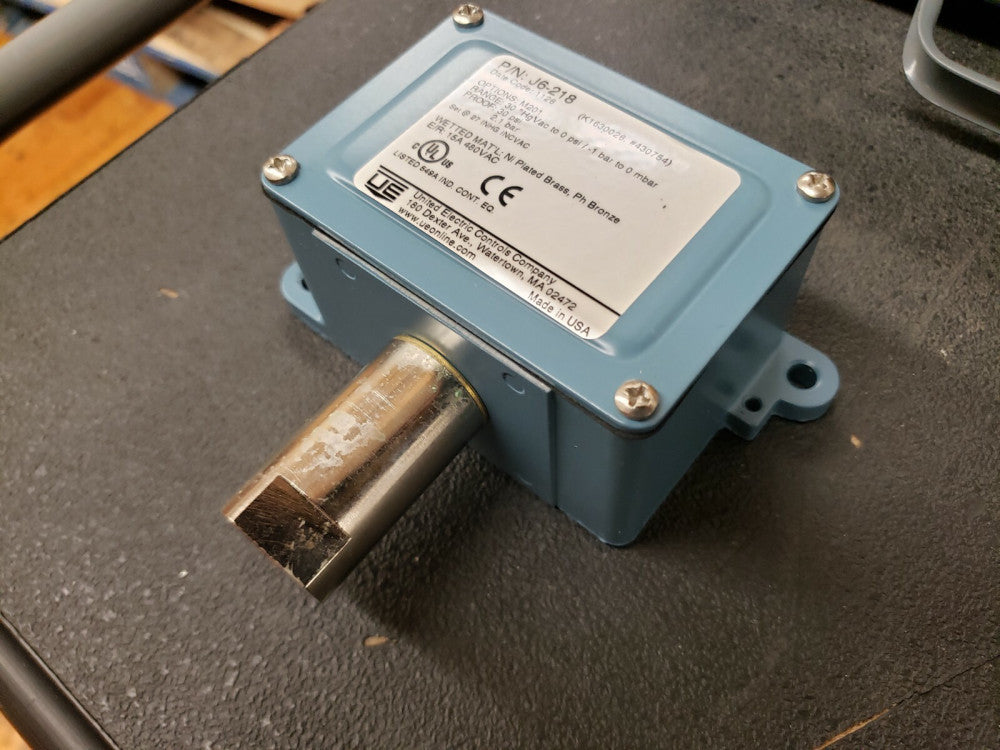 NEW, UNITED ELECTRIC CONTROLS, J6-218, TYPE J6 MODEL 218 PRESSURE SWITCH 