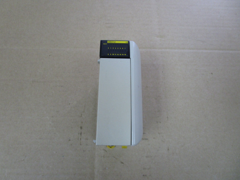 OMRON OUTPUT UNIT CQM1-OD212 5-24Vdc w/ END CAP