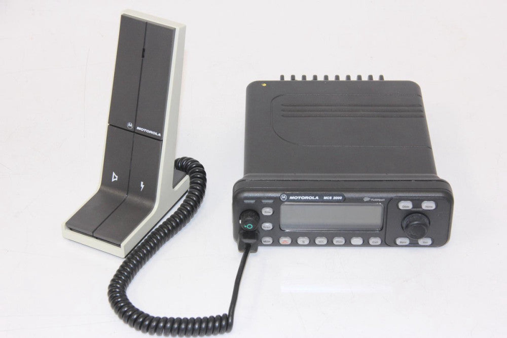 MOTOROLA M01HX+824W Radio Transceiver with HMN1038 Desktop Mic