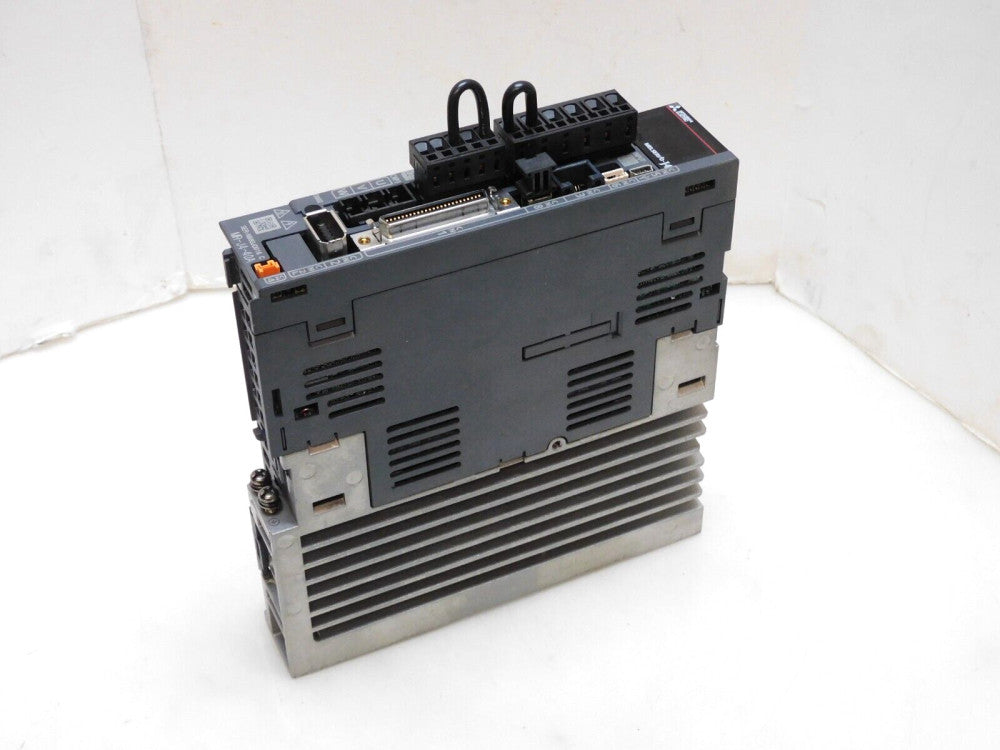 MITSUBISHI MR-J4-40A AC SERVO 400W 3AC/AC200-240V 2.6/4.5A 50/60Hz