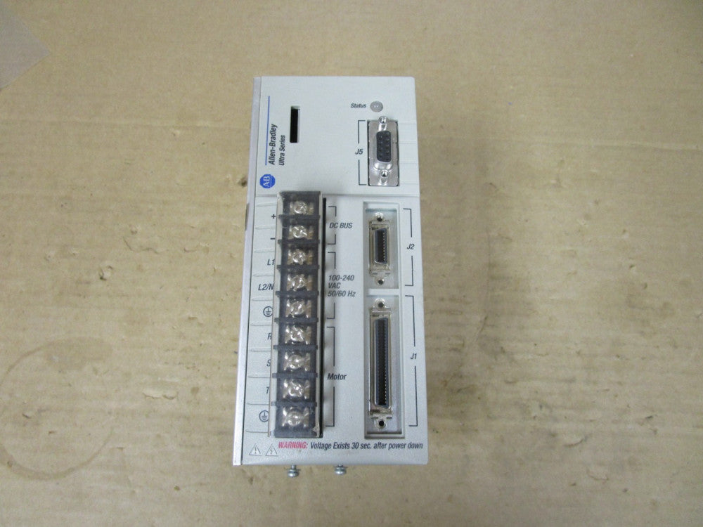 ALLEN BRADLEY 1398-DDM-005X SERVO DRIVE REV R 120/240V 1 PH VER 1.36