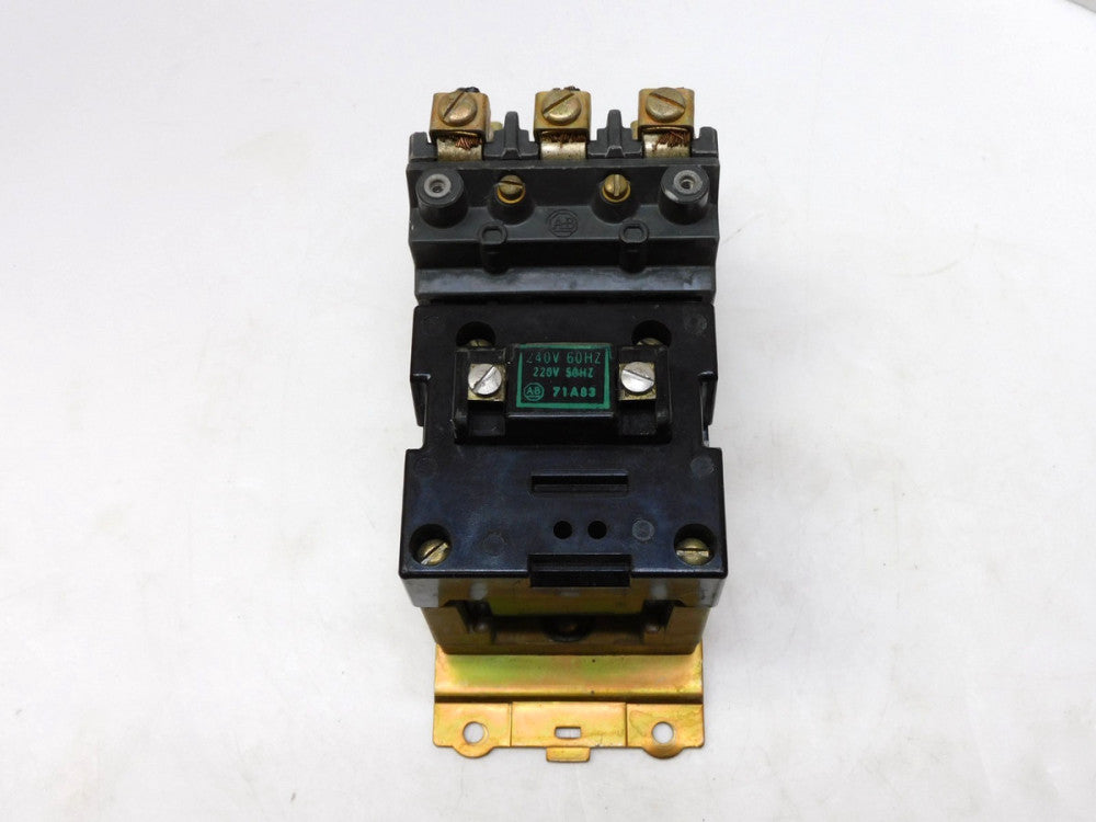ALLEN BRADLEY 702-BOA92 SER K CONTACTOR SIZE 1 240V COIL 60Hz 702-B0A92